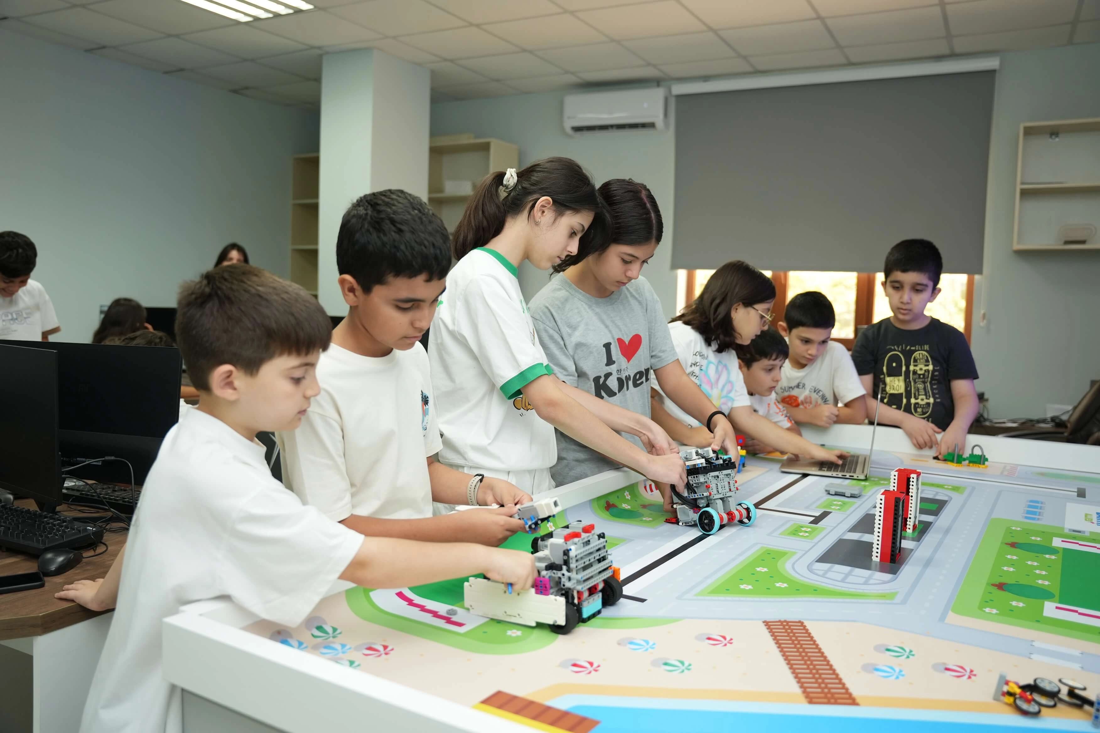 Maker, Mexatronika və 3D Məhsul Laboratoriyası